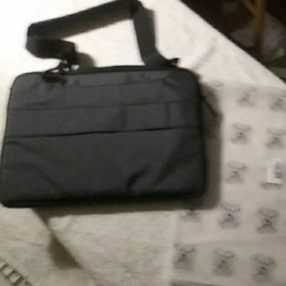 Plemo laptop and tablet bag.